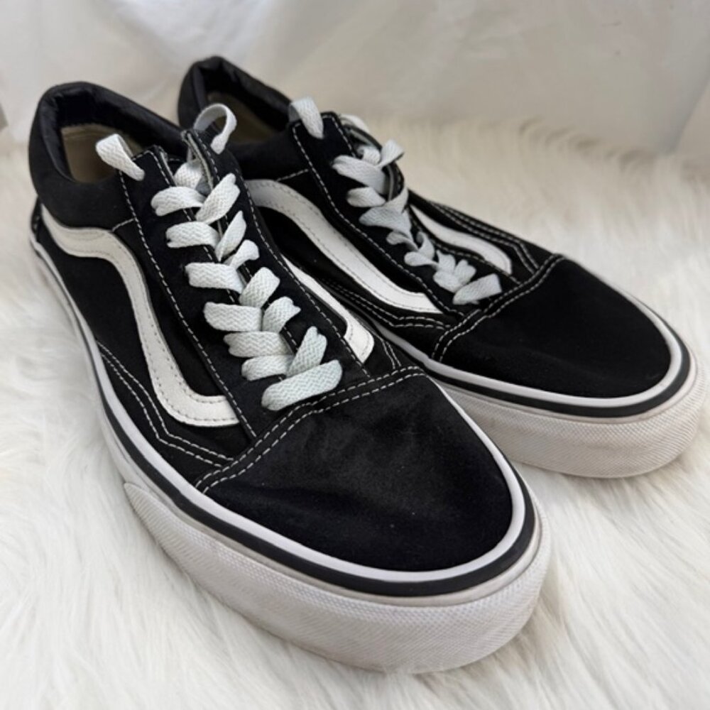Vans Classic Old Skool Black & White Sneakers 8 women's 9.5 men's